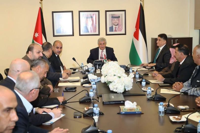 القطامين يلتقي ممثلي التاكسي الاصفر ويؤكد دعمه للقطاع