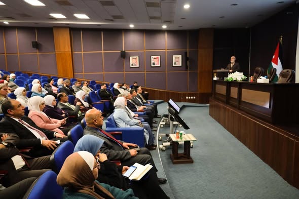 القطامين يفتتح دورة الذكاء الاصطناعي لموظفي الوزارة