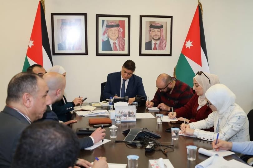 اجتماع في وزارة النقل لتعزيز خدمات النقل العام للمدن الصناعية