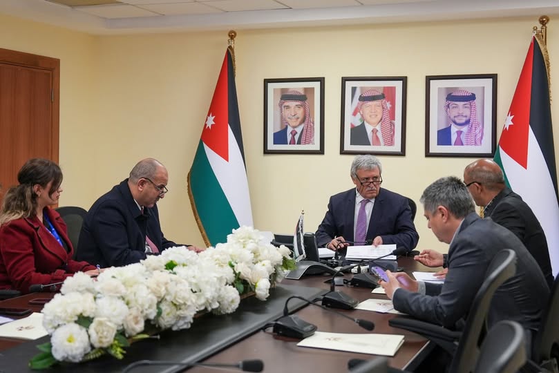 القطامين يبحث تعزيز خدمات الحافلات وتوسيع تطبيق الأنظمة الذكية