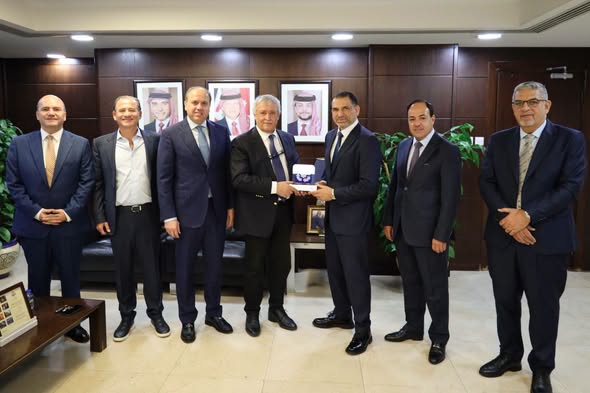 وزير النقل يلتقي رئيس وأعضاء جمعية رجال الأعمال ويؤكد أهمية الشراكة مع القطاع الخاص