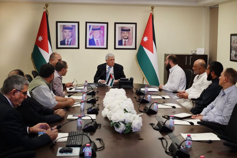 القطامين يلتقي أصحاب الشاحنات ويؤكد دعم قطاع النقل البري